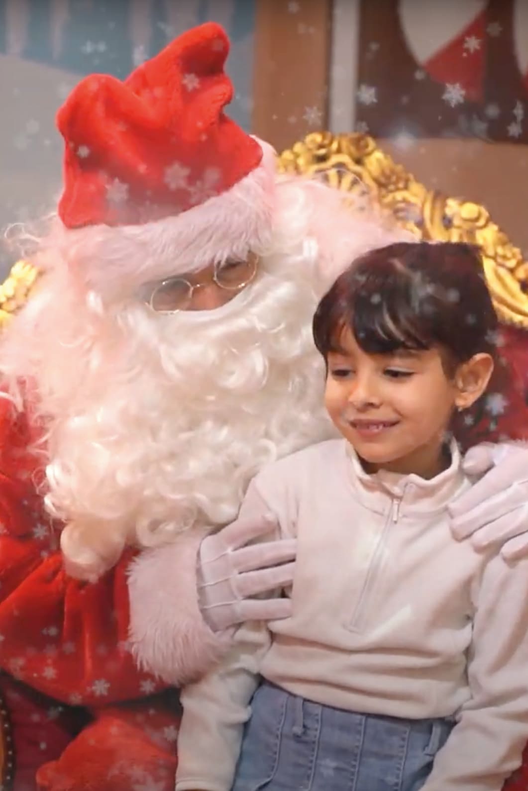 Le Père Noël avec un enfant 2