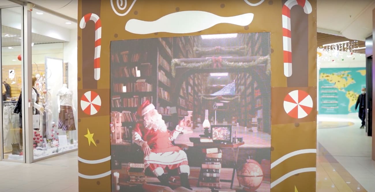 L'écran de retransmission du Père Noël dans sa maison