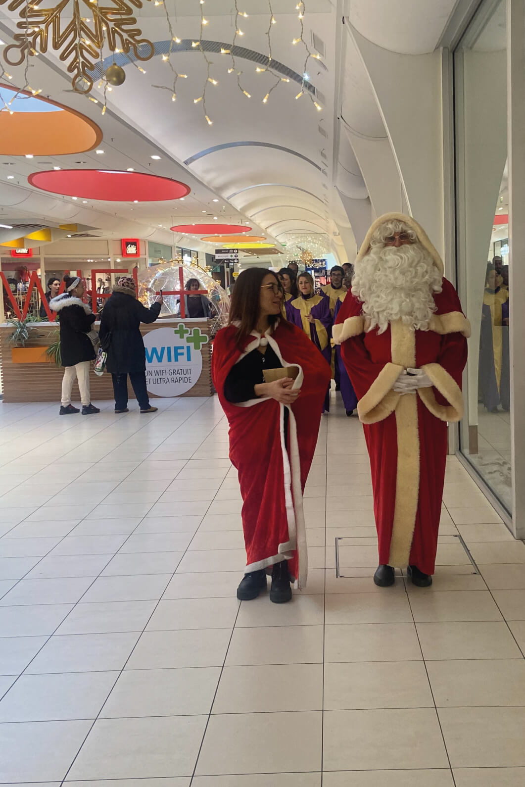 Une cliente entrain d'essayer sa tenue