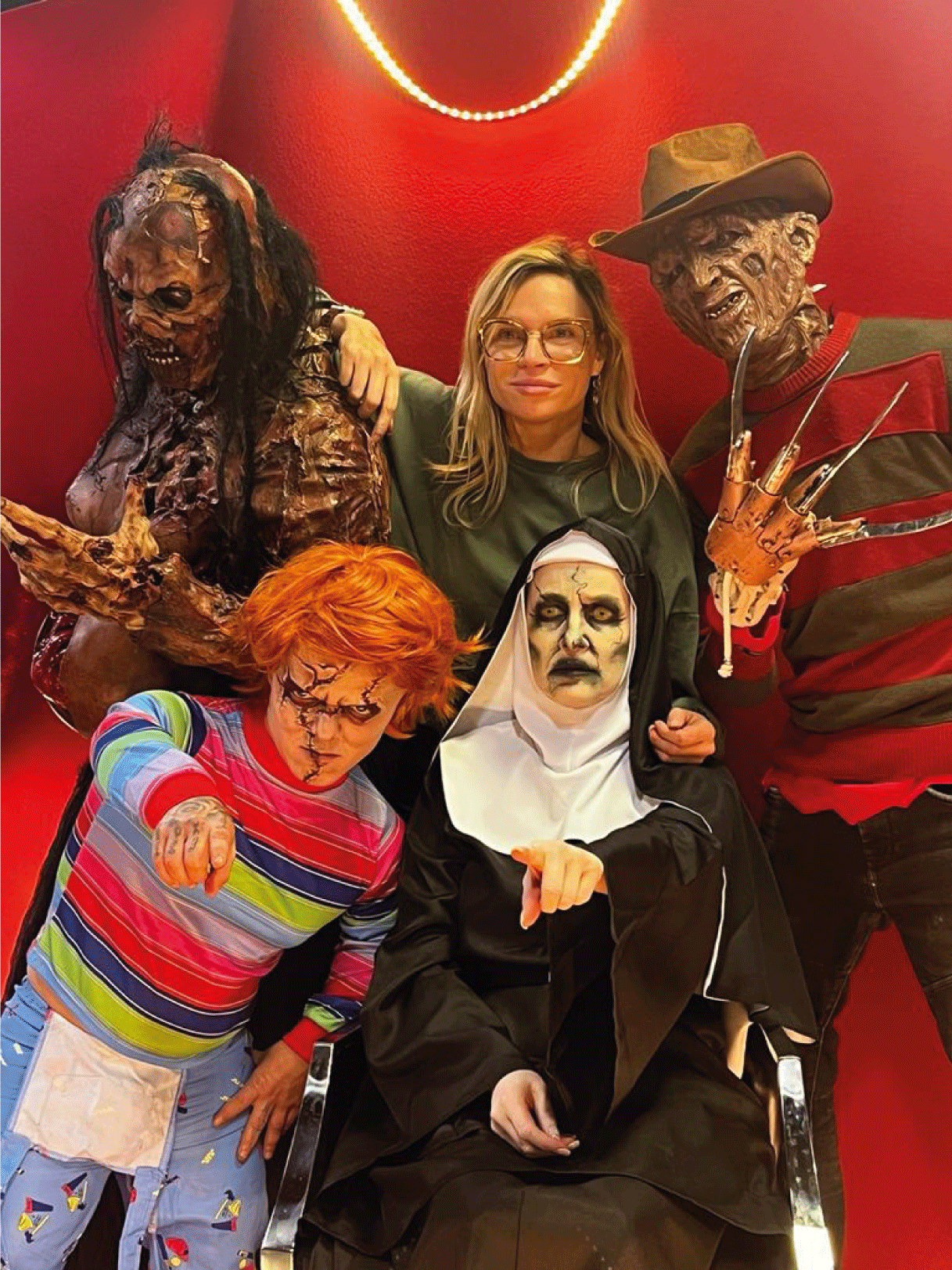 Comédiens "zombie, Freddy, Chucky, la nonne" ainsi que la maquilleuse